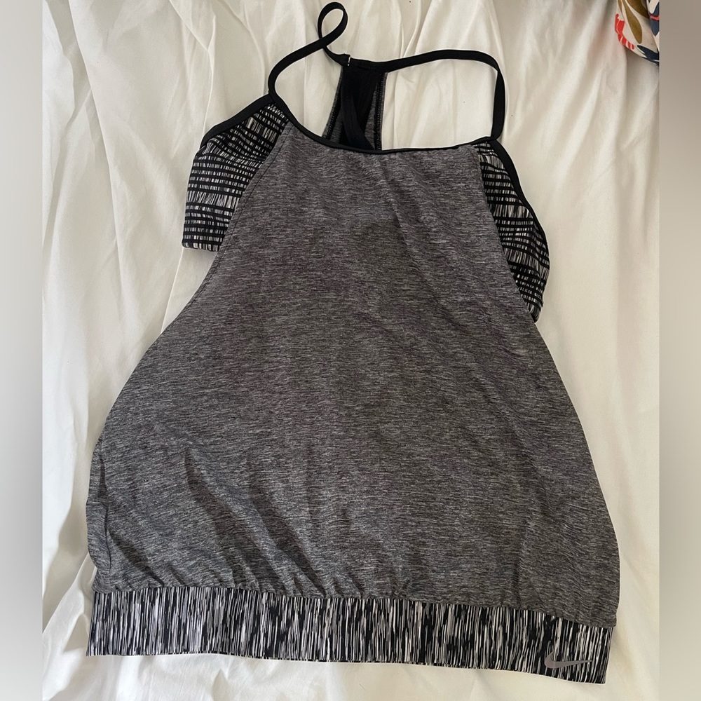Nike workout top size medium